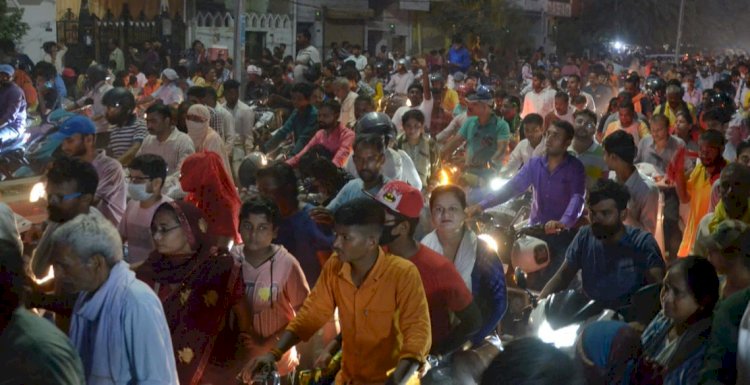 पुराने शहर में चलना हुआ दुश्वार सड़क तक अतिक्रमण स्कूली वाहन वह राहगीर 5 घंटे जाम की चपेट में