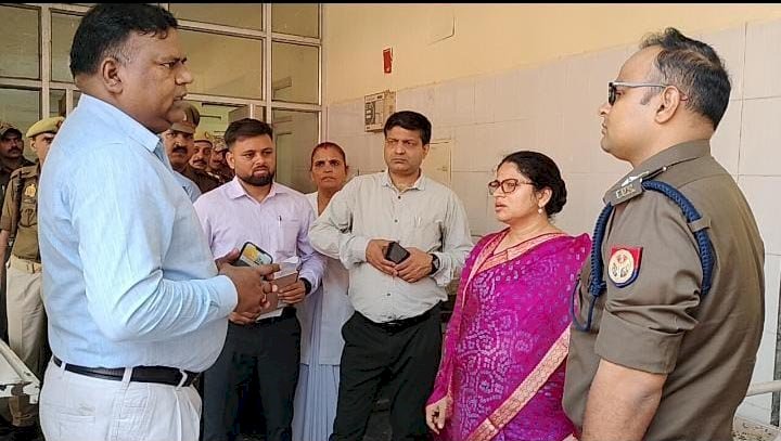 जिलाधिकारी व पुलिस अधीक्षक ने मंडलीय अस्पताल का किया निरीक्षण