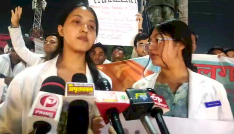 आतंकवाद के खिलाफ चिकित्सा समुदाय ने दिया एकजुटता का संदेश आतंकी हमले के पीड़ितों को दी श्रद्धांजलि, निकाला केंडिल मार्च